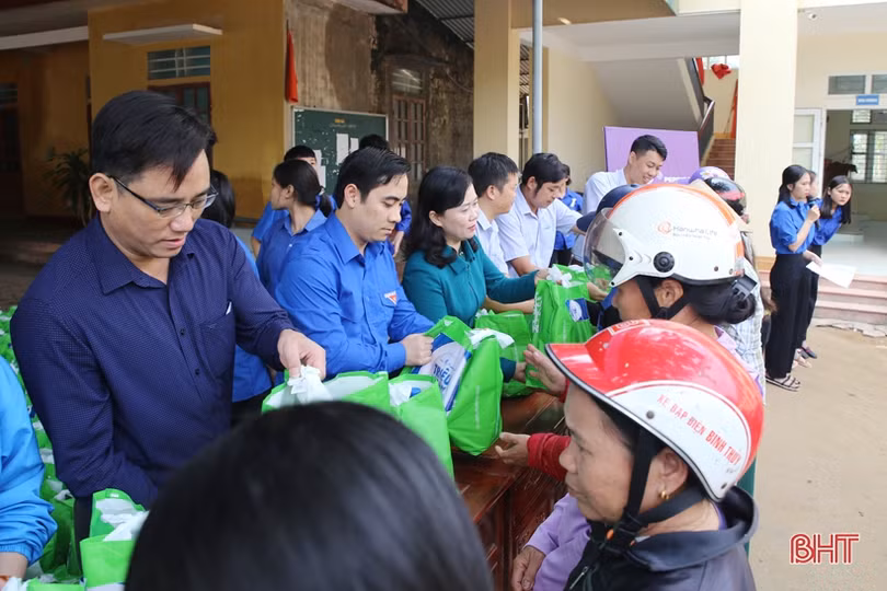 Tuổi trẻ Hà Tĩnh tiếp tục cống hiến hết mình cho sự nghiệp xây dựng và bảo vệ Tổ quốc