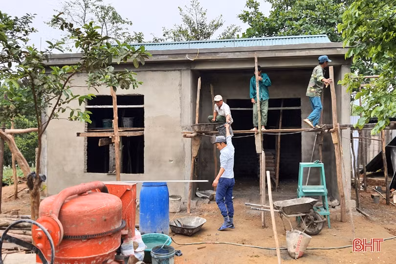 Có nhà kiên cố tránh bão lũ, người dân Kỳ Anh mừng rơi nước mắt