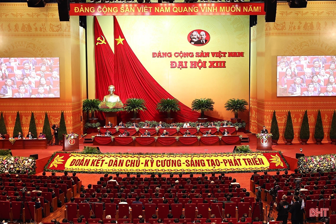 Đại hội XIII của Đảng tiếp tục thảo luận văn kiện và nghe báo cáo công tác nhân sự