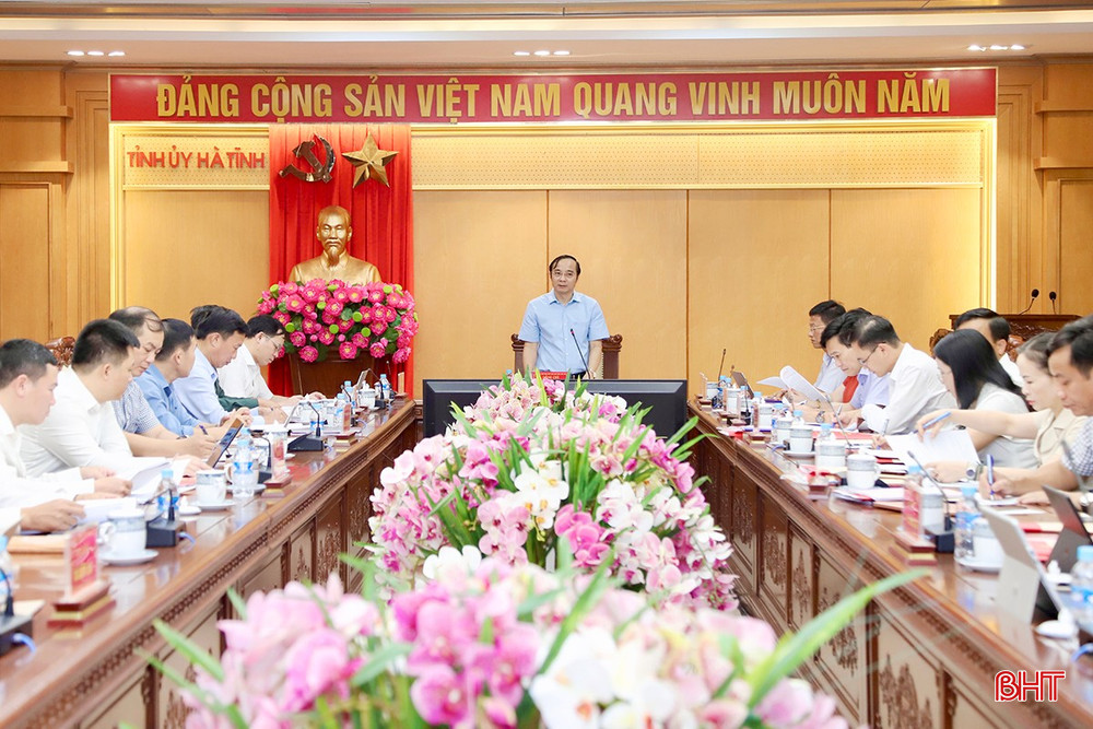 Thiếu tướng Nguyễn Xuân Thao - Ủy viên BTV Tỉnh uỷ, Giám đốc Công an tỉnh chủ trì hội nghị. Thiếu tướng Nguyễn Xuân Thao - Ủy viên BTV Tỉnh uỷ, Giám đốc Công an tỉnh chủ trì hội nghị.