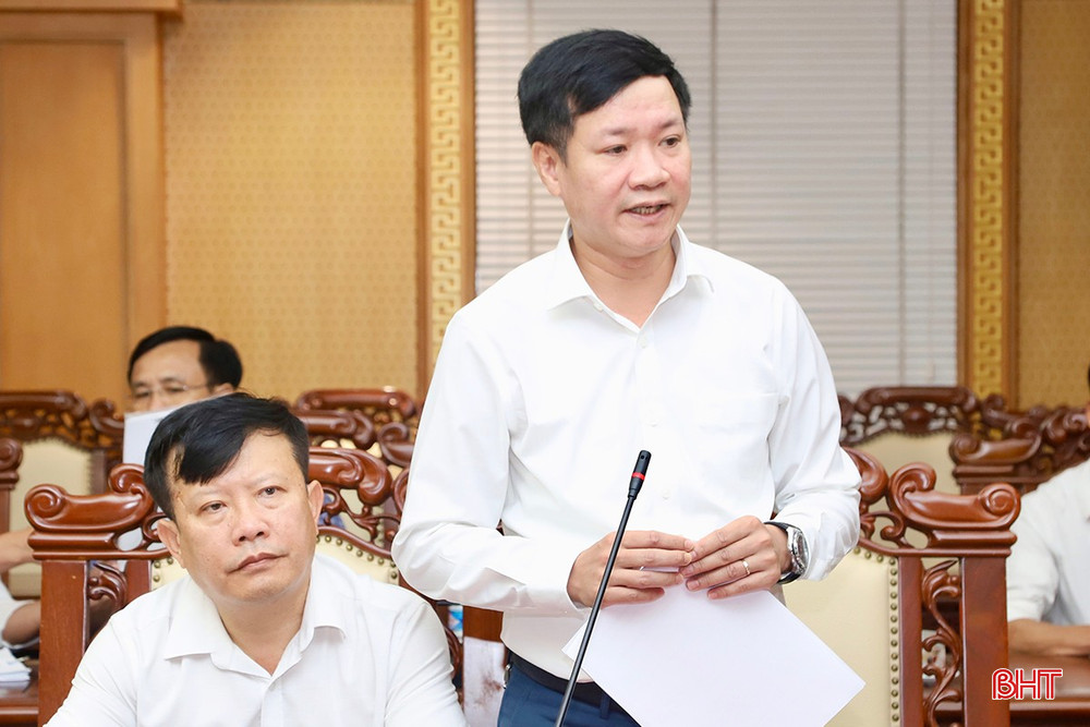 Ông Trần Thành Nam - Bí thư Đảng ủy, Chủ tịch HĐND xã Kỳ Anh báo cáo tại hội nghị. bqbht_br_img-8460-copy-1207.jpg