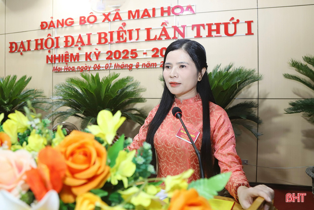 Đồng chí Nguyễn Tuyết Lan - Phó Bí thư Thường trực Đảng ủy xã Mai Hoa báo cáo kết quả đại hội phiên trù bị. bqbht_br_img-0462-copy.jpg