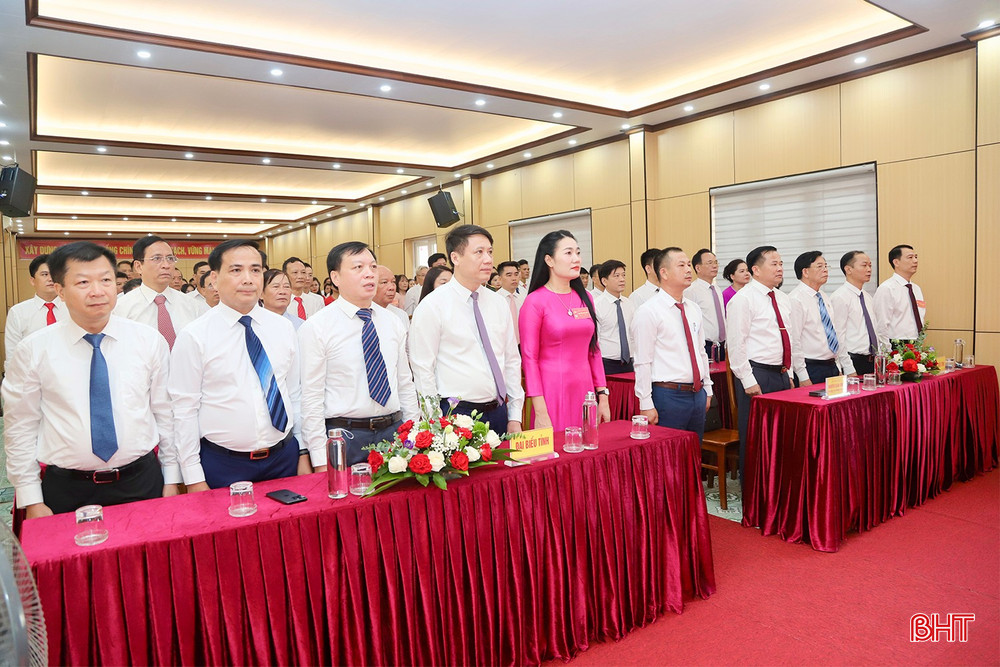 Đại biểu tham dự đại hội. Đại biểu tham dự đại hội.