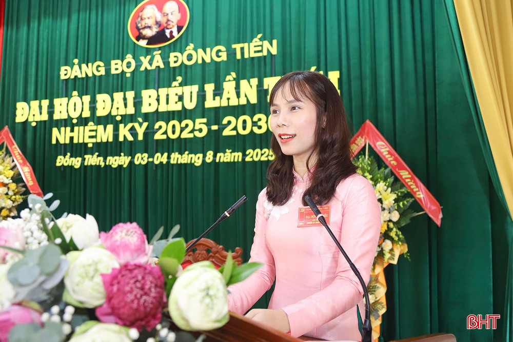 Bí thư Đảng ủy, Chủ tịch HĐND xã Đồng Tiến Nguyễn Thị Như Ngọc trình bày dự thảo báo cáo chính trị. Bí thư Đảng ủy, Chủ tịch HĐND xã Đồng Tiến Nguyễn Thị Như Ngọc trình bày dự thảo báo cáo chính trị.