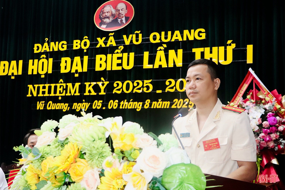 Đồng chí Thiếu tá Lê Minh Thông - Phó Trưởng Công an xã Vũ Quang tham luận tại đại hội. bqbht_br_img-0005-copy.jpg
