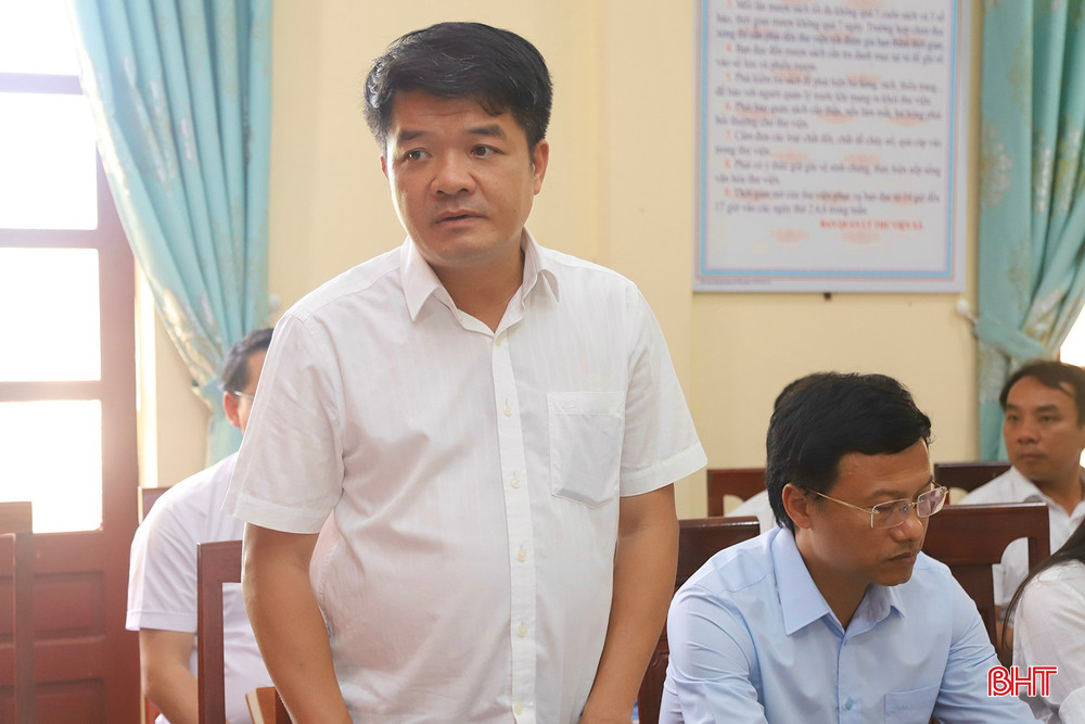 Chủ tịch Ủy ban MTTQ tỉnh Trần Nhật Tân nhấn mạnh một số nội dung tại buổi làm việc. bqbht_br_img-5509-copy.jpg