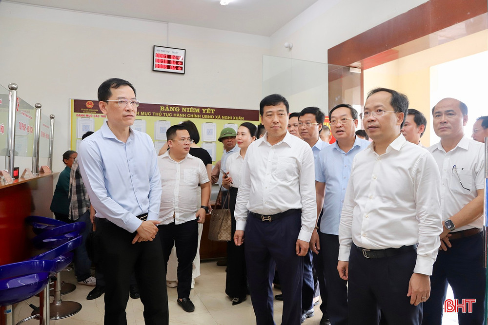 Bí thư Tỉnh ủy Nguyễn Duy Lâm và đoàn kiểm tra công tác chuẩn bị vận hành thử nghiệm đơn vị hành chính mới tại Nghi Xuân. bqbht_br_img-5675-copy.jpg