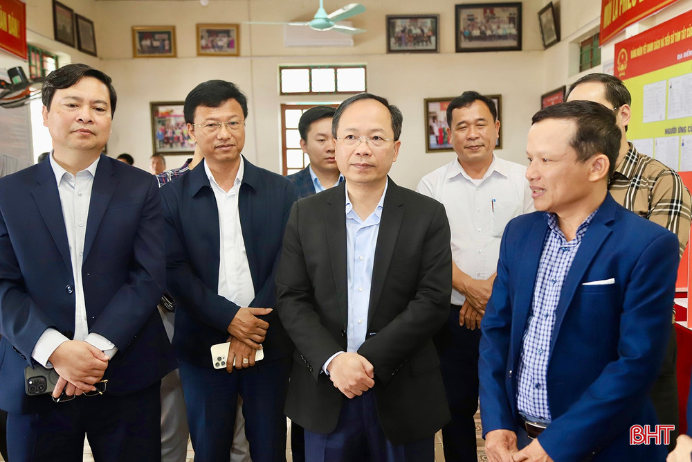 Đồng chí Nguyễn Duy Lâm - Bí thư Tỉnh ủy, Trưởng ban Chỉ đạo bầu cử tỉnh đề nghị các cấp ủy Đảng, chính quyền và ủy ban bầu cử các địa phương tuyệt đối không được chủ quan, lơ là trong mọi tình huống.