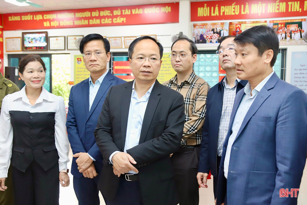 Đồng chí Nguyễn Duy Lâm - Ủy viên BCH Trung ương Đảng, Bí thư Tỉnh ủy, Trưởng ban Chỉ đạo bầu cử tỉnh đề nghị các cấp ủy Đảng, chính quyền và ủy ban bầu cử các địa phương tiếp tục rà soát phần việc, đảm bảo ngày bầu cử thành công tốt đẹp.