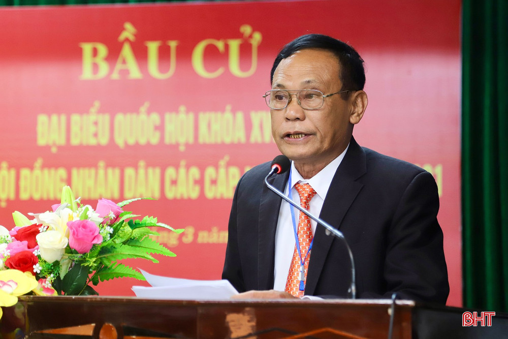 Phát biểu khai mạc bầu cử tại khu vực bỏ phiếu số 10, ông Dương Đình Hợi - Bí thư Chi bộ, Trưởng ban Công tác mặt trận tổ dân phố 8, Tổ trưởng Tổ bầu cử số 10 nhấn mạnh: Với tinh thần đoàn kết, dân chủ, mỗi cử tri hãy phát huy quyền, nghĩa vụ và trách nhiệm của công dân; thực hiện đúng nguyên tắc, trình tự và nội quy phòng bỏ phiếu. Tích cực tham gia bỏ phiếu để góp phần cùng cử tri cả nước làm cho ngày bầu cử hôm nay thực sự là ngày hội của toàn dân.