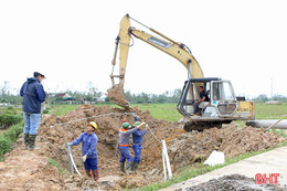 Vượt thời tiết khắc nghiệt, duy trì thi công dự án hạ tầng lưới điện