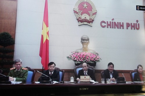 Phó Thủ tướng Chính phủ, Chủ tịch Ủy ban ATGT quốc gia Nguyễn Xuân Phúc chủ trì Hội nghị trực tuyến toàn quốc tổng kết công tác ATGT năm 2013