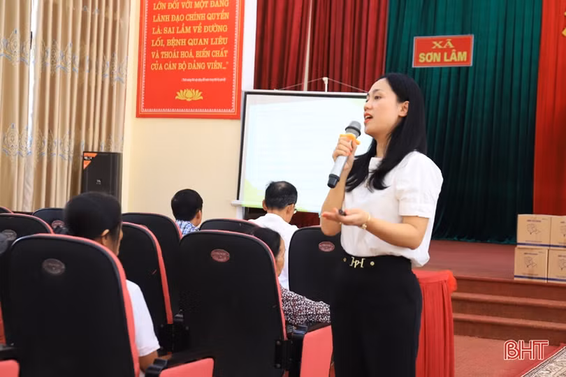 Tặng 5.880 bếp tiết kiệm năng lượng cho phụ nữ Hương Sơn