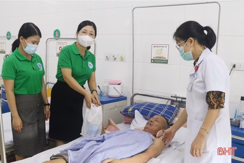 Các cơ sở y tế Hà Tĩnh tích cực san sẻ khó khăn với người bệnh