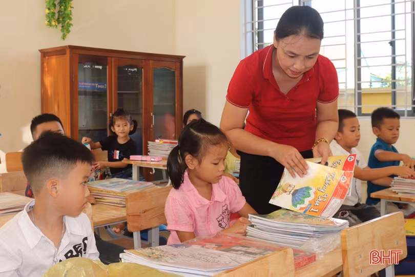 Học sinh lớp 1 ở Hà Tĩnh náo nức ngày tựu trường