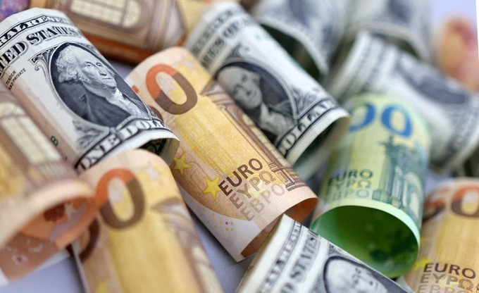 Đồng euro thấp kỷ lục 20 năm, 1 EUR không đổi được 1 USD - 1 Đồng euro thấp kỷ lục 20 năm, 1 EUR không đổi được 1 USD