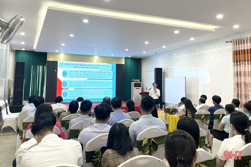 Hơn 200 cán bộ, quản lý và giáo viên các cơ sở giáo dục nghề nghiệp ở Hà Tĩnh được bồi dưỡng chính trị