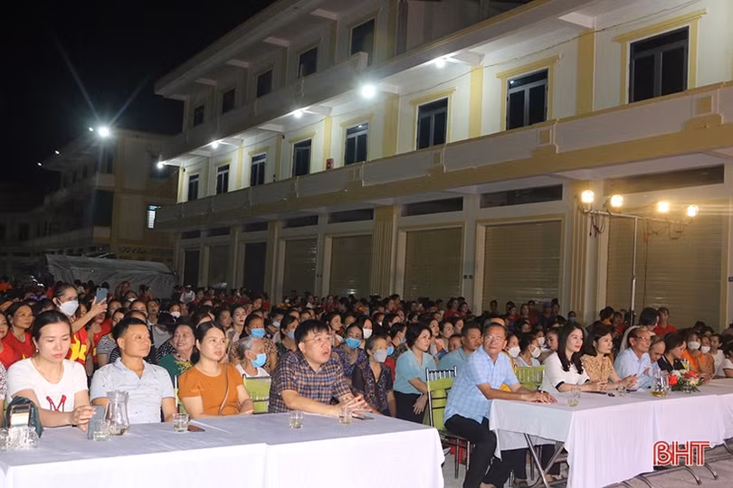 Sôi nổi đêm giao lưu dân vũ thể thao của phụ nữ thành phố Hà Tĩnh