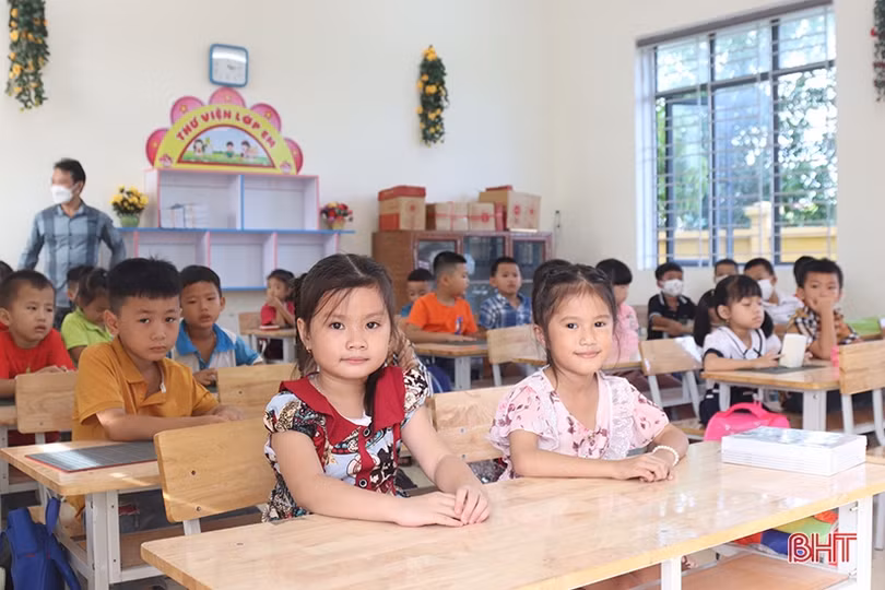 Học sinh lớp 1 ở Hà Tĩnh náo nức ngày tựu trường