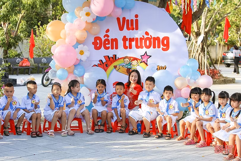 Học sinh lớp 1 ở Hà Tĩnh náo nức ngày tựu trường