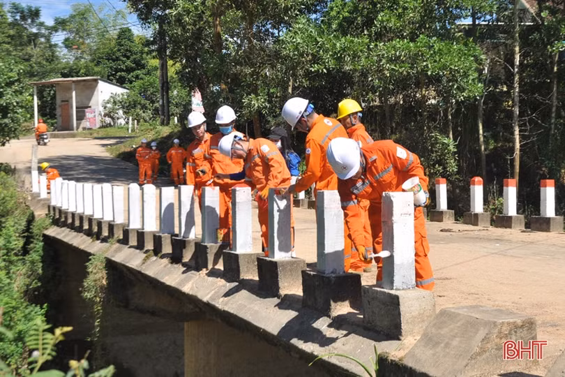 Đoàn Thanh niên Điện lực Hà Tĩnh hỗ trợ xã Điền Mỹ xây dựng nông thôn mới