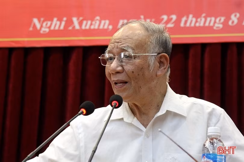 Cán bộ, đảng viên huyện Nghi Xuân nghe trao đổi chuyên đề về học tập và làm theo Bác