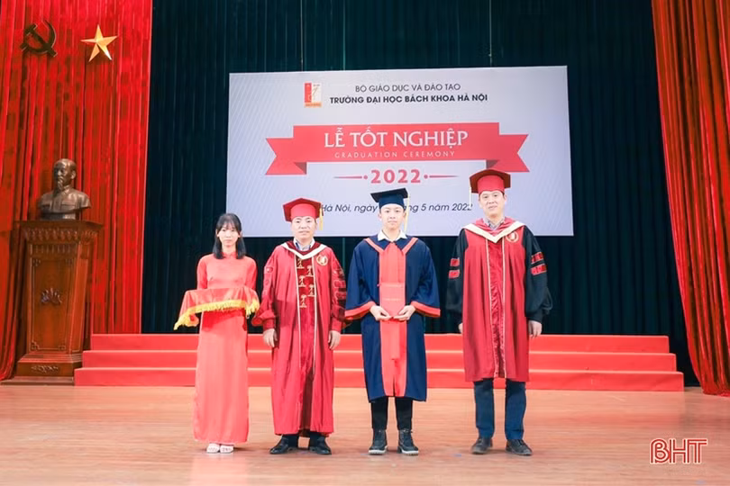 Nam sinh Hà Tĩnh thành thạo 3 thứ tiếng, thủ khoa đầu ra Đại học Bách khoa Hà Nội