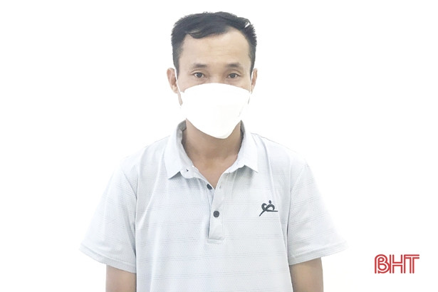 Đi mua lồng chim, tiện tay… trộm luôn điện thoại iPhone!