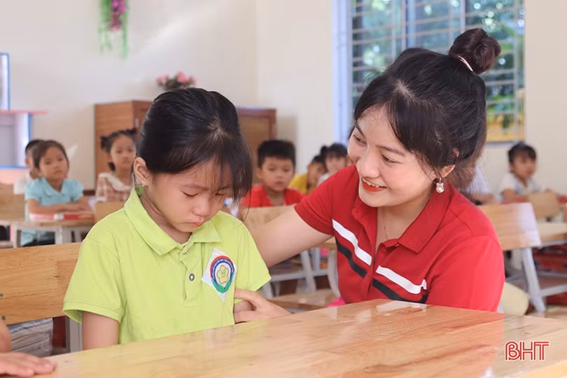 Học sinh lớp 1 ở Hà Tĩnh náo nức ngày tựu trường