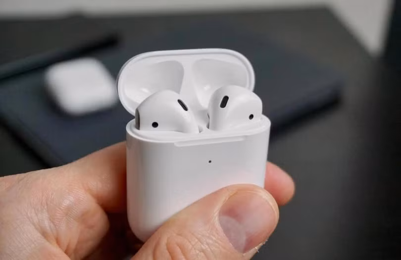 Với thành công của AirPods, Apple đã chứng minh quyết định của mình là đúng đắn. Ảnh: MacWorld . Với thành công của AirPods, Apple đã chứng minh quyết định của mình là đúng đắn. Ảnh: MacWorld .