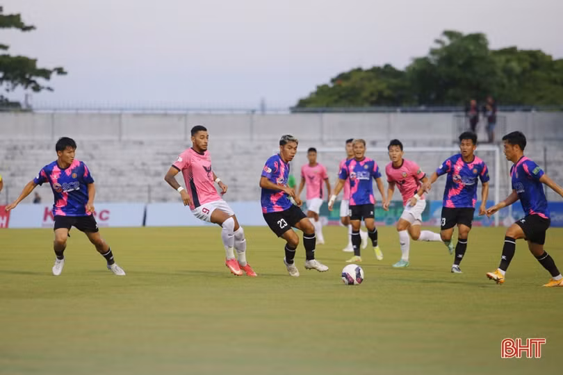 “Cơn bão” chấn thương khiến Hồng Lĩnh Hà Tĩnh thêm “chật vật” trên hành trình trụ hạng