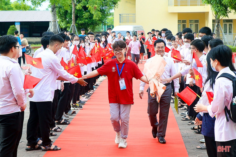 Các trường học ở Hà Tĩnh vui ngày khai trường, chào mừng năm học mới