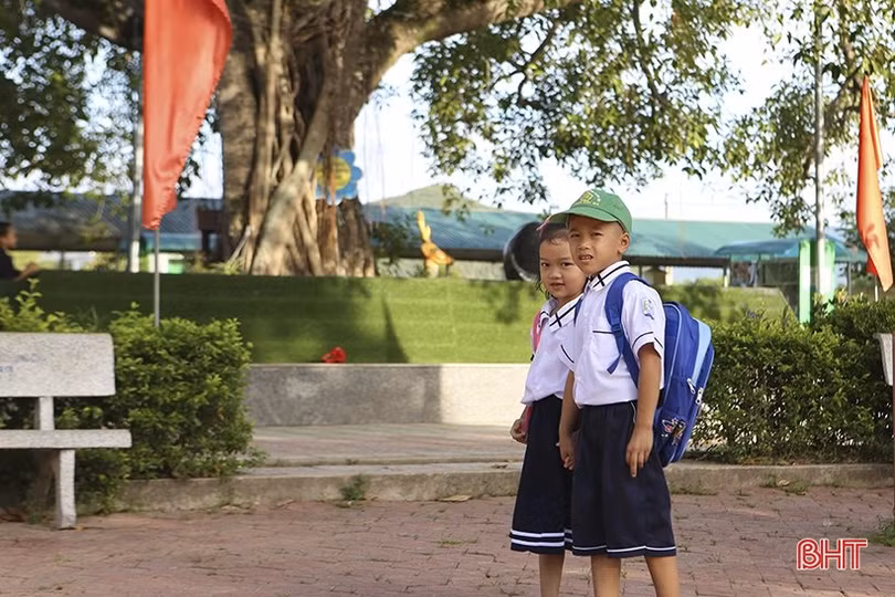 Học sinh lớp 1 ở Hà Tĩnh náo nức ngày tựu trường