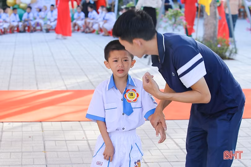 Học sinh lớp 1 ở Hà Tĩnh náo nức ngày tựu trường