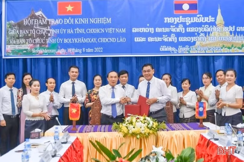 Ban Tổ chức hai tỉnh Hà Tĩnh và Bôlykhămxay tăng cường hợp tác, trao đổi kinh nghiệm
