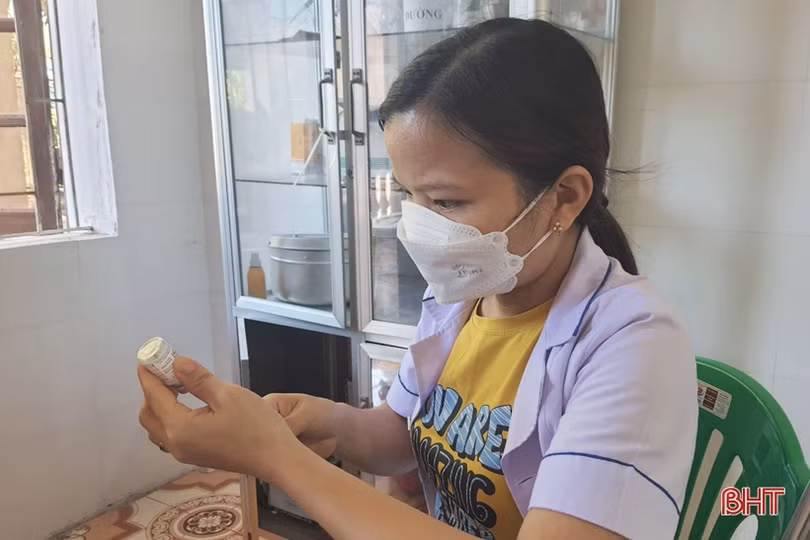 Hà Tĩnh tiếp tục quyết liệt rà soát, vận động người dân tiêm vắc-xin phòng COVID-19