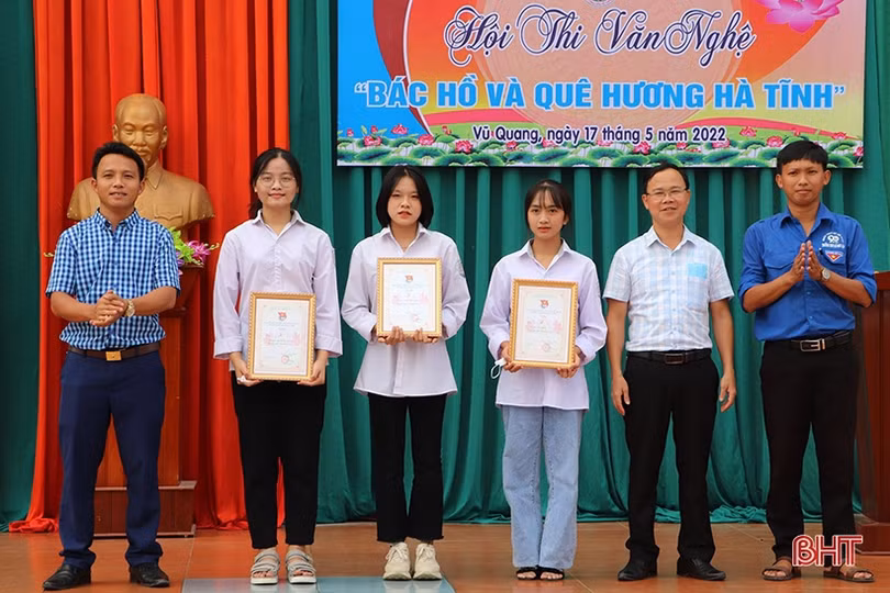 Thầy giáo trẻ giỏi chuyên môn, nhiệt huyết với phong trào Đoàn