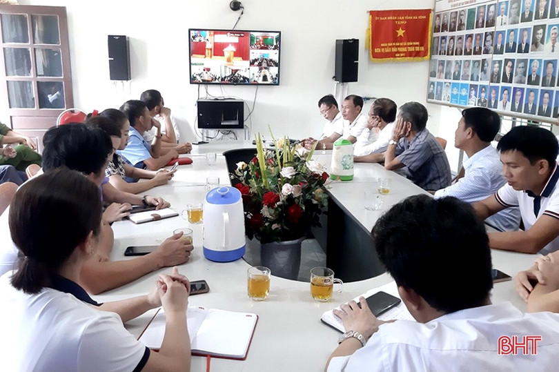 Cán bộ, đảng viên huyện Nghi Xuân nghe trao đổi chuyên đề về học tập và làm theo Bác