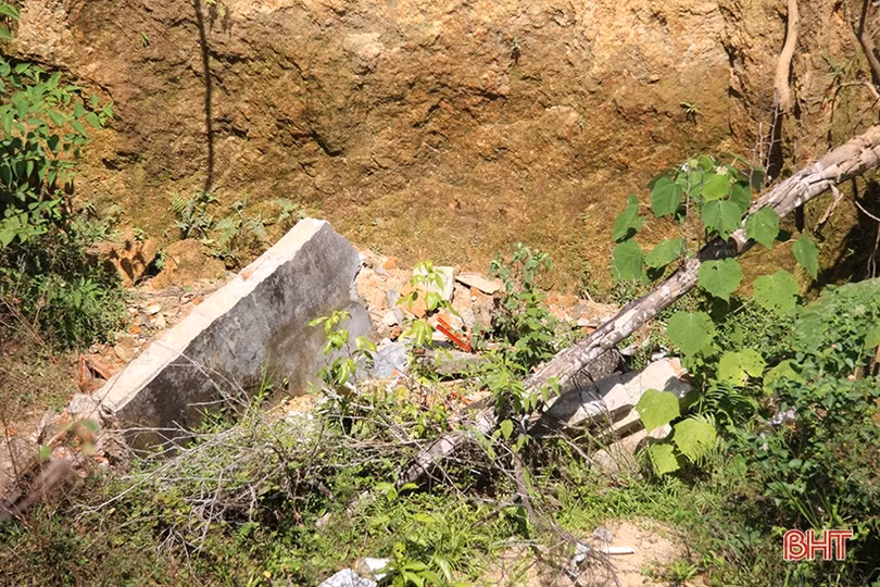 Kênh sau tràn xả lũ hồ Đồng Ván sạt lở nghiêm trọng, “uy hiếp” nhiều nhà dân!