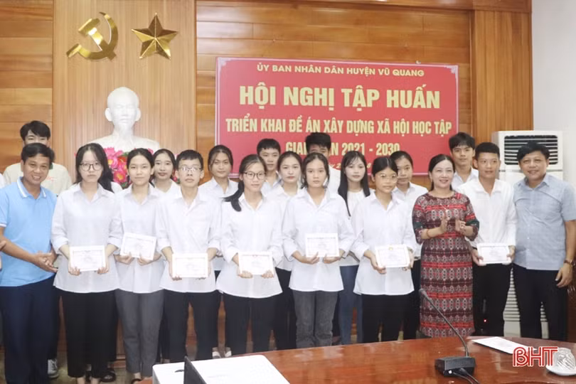 Nâng cao năng lực thực hiện công tác khuyến học, khuyến tài trên địa Vũ Quang