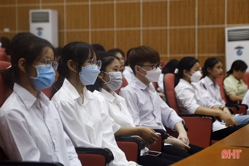 Can Lộc tuyên dương học sinh đạt thành tích xuất sắc trong Kỳ thi tốt nghiệp THPT 2022