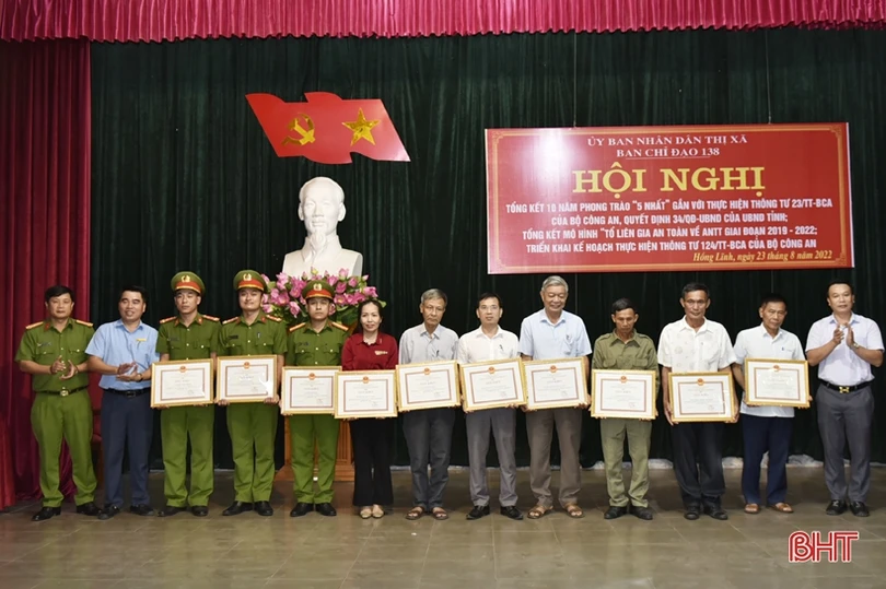 TX Hồng Lĩnh: Khen thưởng 17 tập thể, cá nhân trong phong trào toàn dân bảo vệ an ninh Tổ quốc