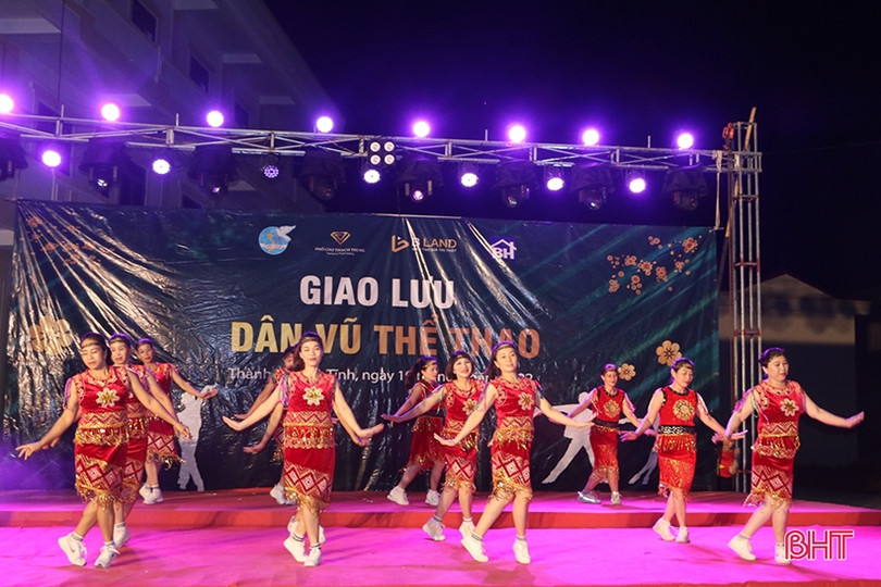 Sôi nổi đêm giao lưu dân vũ thể thao của phụ nữ thành phố Hà Tĩnh