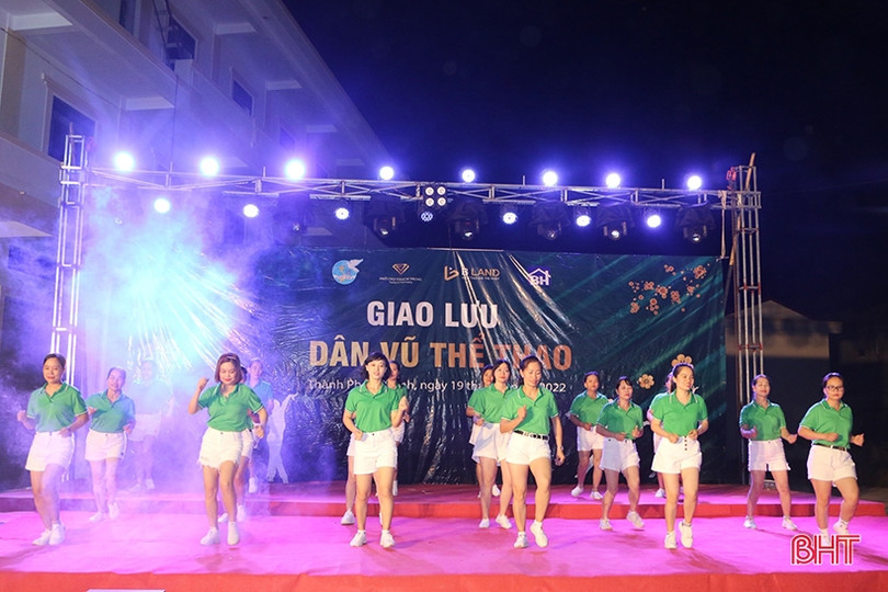 Sôi nổi đêm giao lưu dân vũ thể thao của phụ nữ thành phố Hà Tĩnh