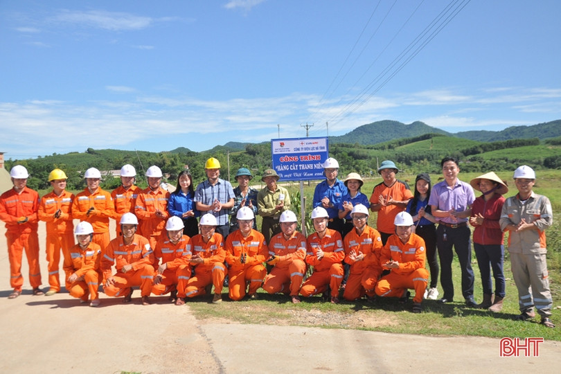 Đoàn Thanh niên Điện lực Hà Tĩnh hỗ trợ xã Điền Mỹ xây dựng nông thôn mới