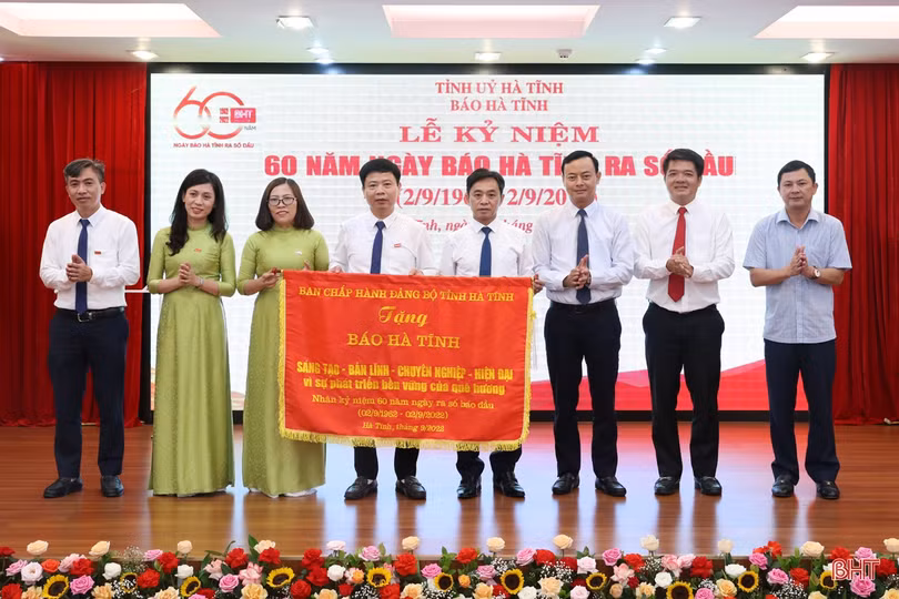 Lời cảm ơn của Báo Hà Tĩnh nhân kỷ niệm 60 năm ngày ra số đầu