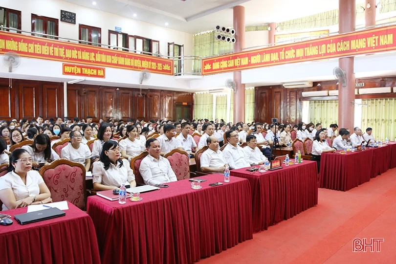 Bồi dưỡng chính trị cho cán bộ, giáo viên, nhân viên ngành giáo dục ở Thạch Hà