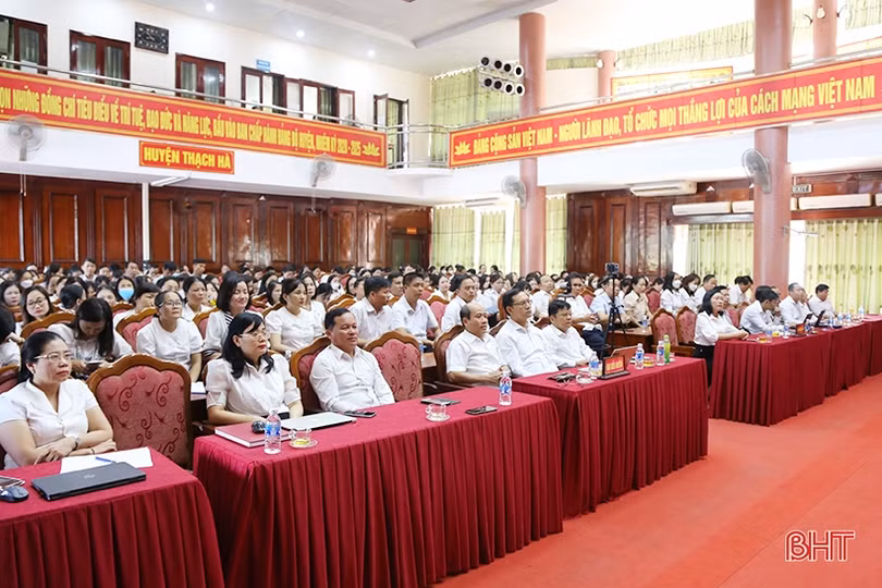 Bồi dưỡng chính trị cho cán bộ, giáo viên, nhân viên ngành giáo dục ở Thạch Hà