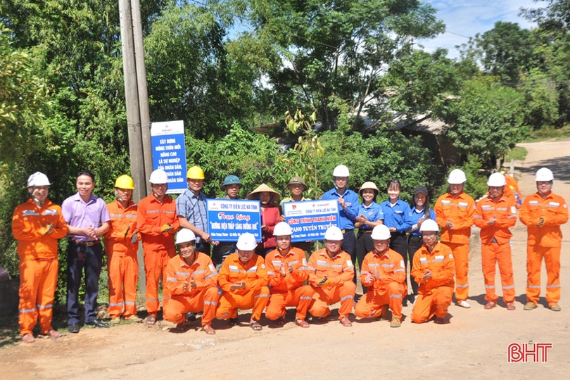 Đoàn Thanh niên Điện lực Hà Tĩnh hỗ trợ xã Điền Mỹ xây dựng nông thôn mới