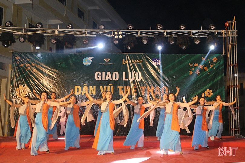 Sôi nổi đêm giao lưu dân vũ thể thao của phụ nữ thành phố Hà Tĩnh